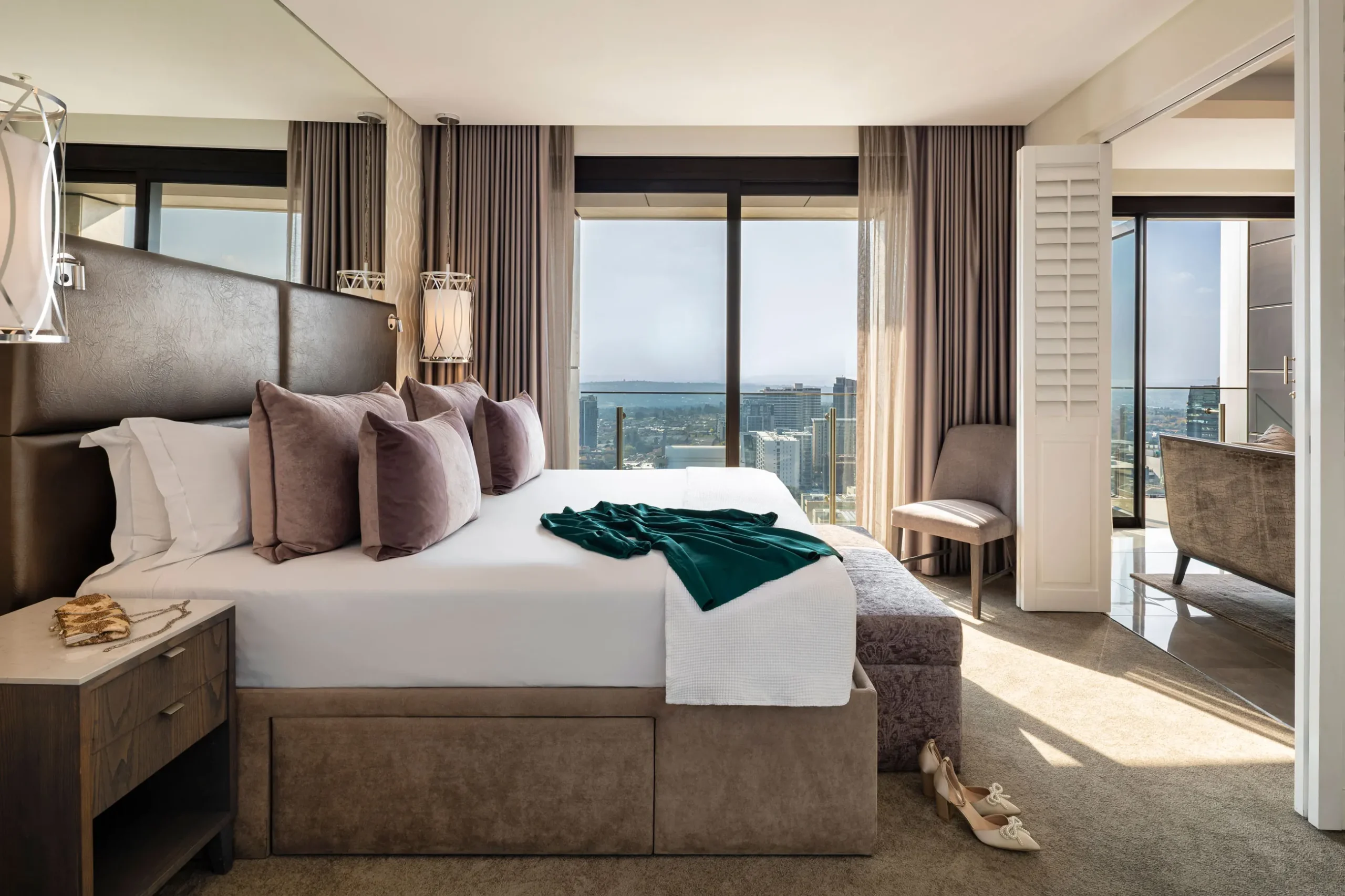 hotel-bedroom-leonardo-johannesburg